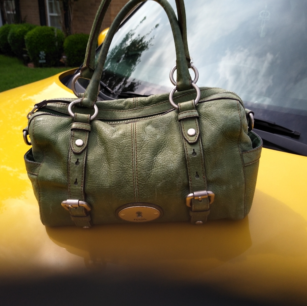 **Summer Sale** Green Leather Fossil Purse